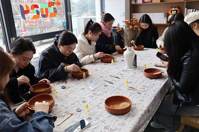 河南賽諾威全體女同事“甜蜜女神節(jié)，藝術(shù)DIY”活動慶祝3月8日女神節(jié)快樂！